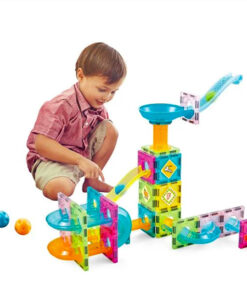 Set de constructie magnetic cu 64 de piese, 3 ani
