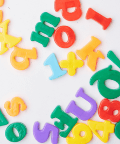 Jocuri cu litere, cifre si matematica