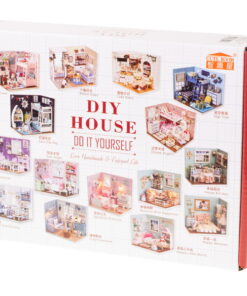 Casa de papusi din lemn cu mobilier si lumini Living 02.jpeg