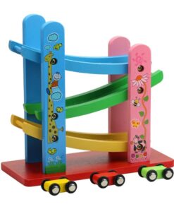 Circuit cu 3 masinute colorate 01.jpg