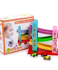 Circuit cu 3 masinute colorate 03.jpg