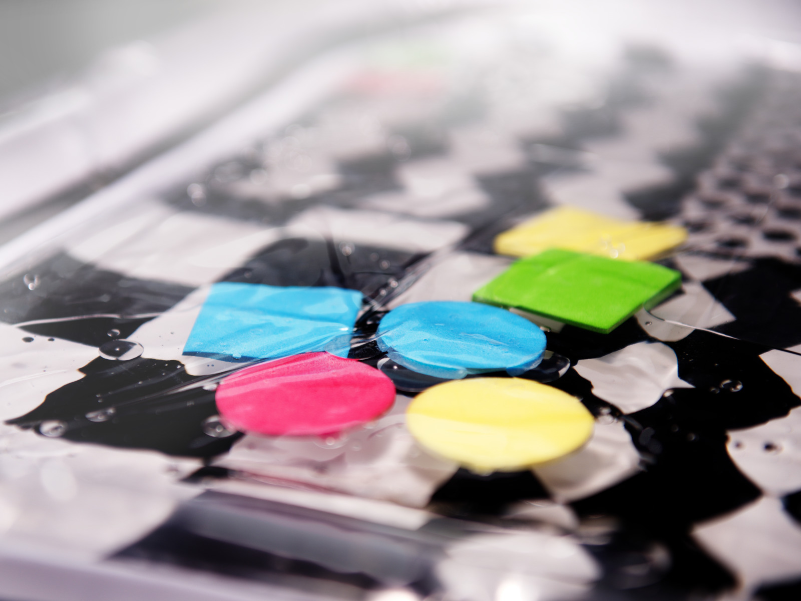 Covoras gonflabil cu apa, modele contrastante ALB-NEGRU, 65CM X 50CM, 6 luni+ - imagine 2