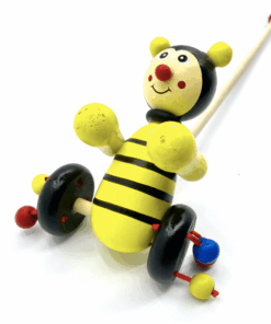 Jucarie de impins din lemn cu figurine albinuta.png