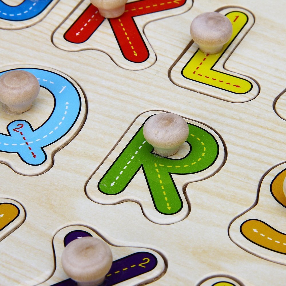 Puzzle Incastru din lemn cu maner si 26 Litere 03.jpg