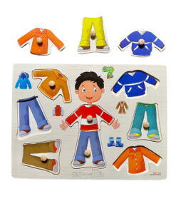 Puzzle incastru din lemn cu butoni Imbraca baiatul 03.jpg