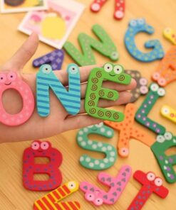 Set de litere magnetice din lemn 02.jpg