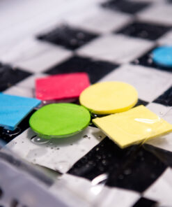 Mata wodna nadmuchiwana czarno biała szachownica 65cm x 50cm 4