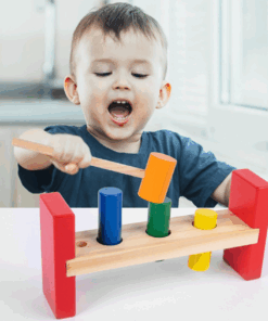 Joc de motricitate si dexteritate cu ciocanel si banc 2 ani 01.png