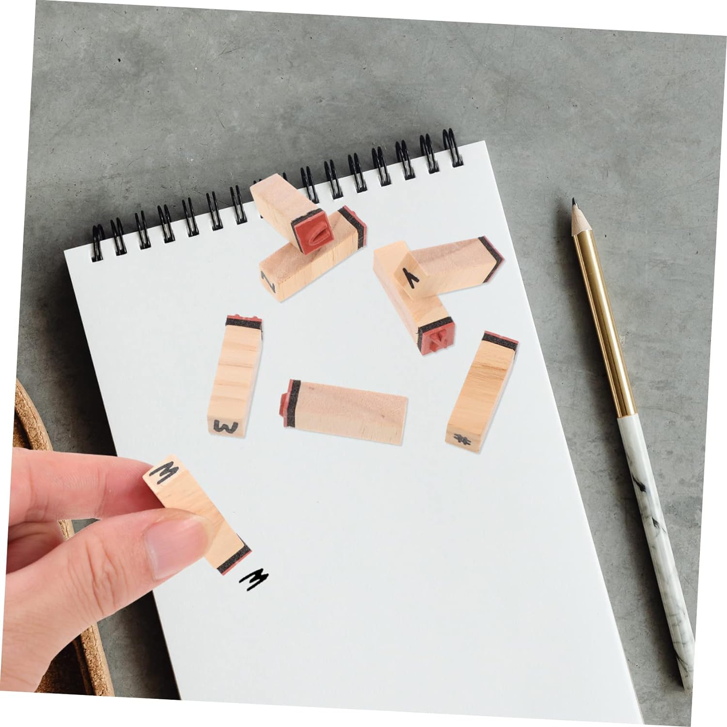 Set 40 stampile din lemn cu litere si alfabet 3 ani 06.jpg