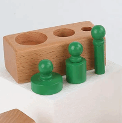 Joc din lemn de tip Montessori Set cilindri colorati 3 ani 01.png