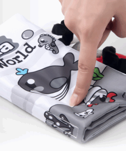 Set 6 carti textile si senzoriale pentru bebelusi 0 luni Alb negru 05.png