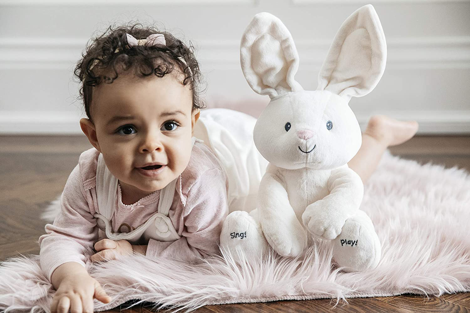 Jucarie interactiva Bebelusi Iepurasul Cucu Bau in Limba Romana si Engleza 04.jpg