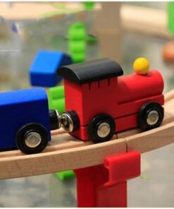 Orasel cu circuit auto si feroviar din lemn cu 108 de piese 3 ANI 06.jpg