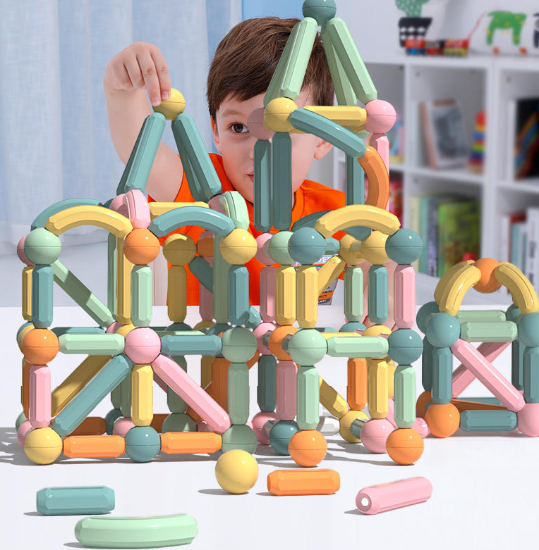 Set de constructie 3D magnetic 116 magneti 3 ani 0003.png