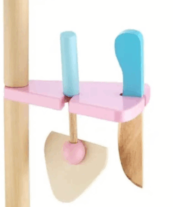 Stand din lemn Cofetarie cu tort si prajituri de feliat 59 cm 3 ani 05.png