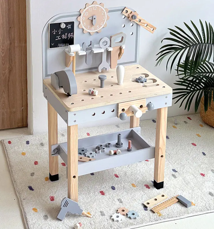 Banc de lucru cu unelte pentru copii 3 ani 02.jpg