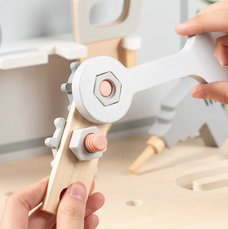 Banc de lucru cu unelte pentru copii 3 ani 03.jpg