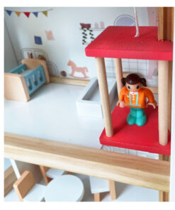 Casa de papusi din lemn 41 cm utilata si mobilata 3 ANI 06.jpg