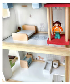 Casa de papusi din lemn 41 cm utilata si mobilata 3 ANI 12.jpg