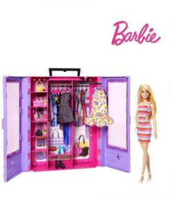 Papusa Barbie si dulapul sau cu haine