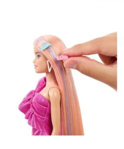 Papusa Barbie si parul sau colorat