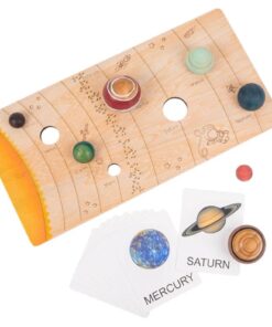 Joc educativ, puzzle 3D Sistemul Solar, din lemn, cu planete sferice și carduri ilustrate