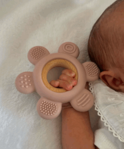 Alternative view of Jucarie de dentitie din silicon si lemn, Roz, 6 luni+