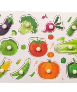 Puzzle incastru din lemn cu butoni si imagine de asociere, Legume